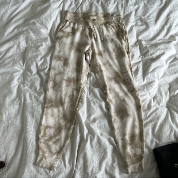 NWT Old Navy Mid-Rise Street Jogger Size Medium - Picture 2 of 6